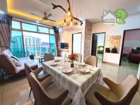 Palazio 3 bedroom balcony lake view high floor by GDRAGON HomeStay